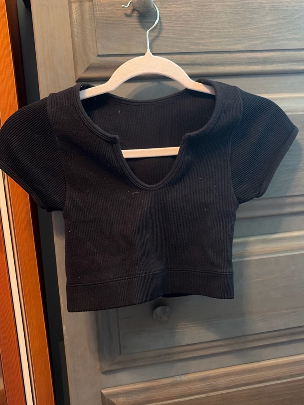 Gilly Hicks Black Ribbed Scoop-Neck Cropped Tee